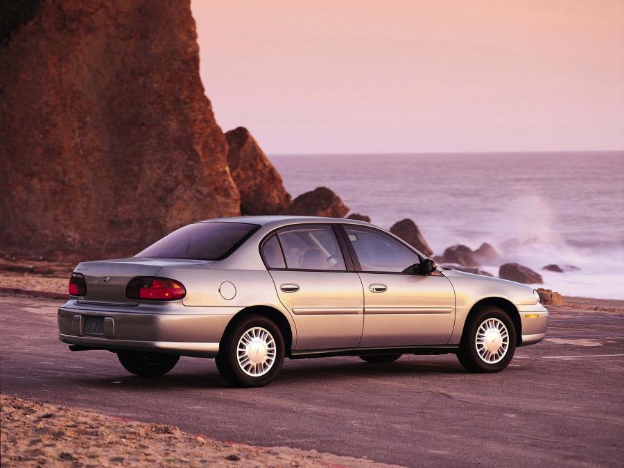  Chevrolet Malibu 2000 года  (фото 11 из 16)